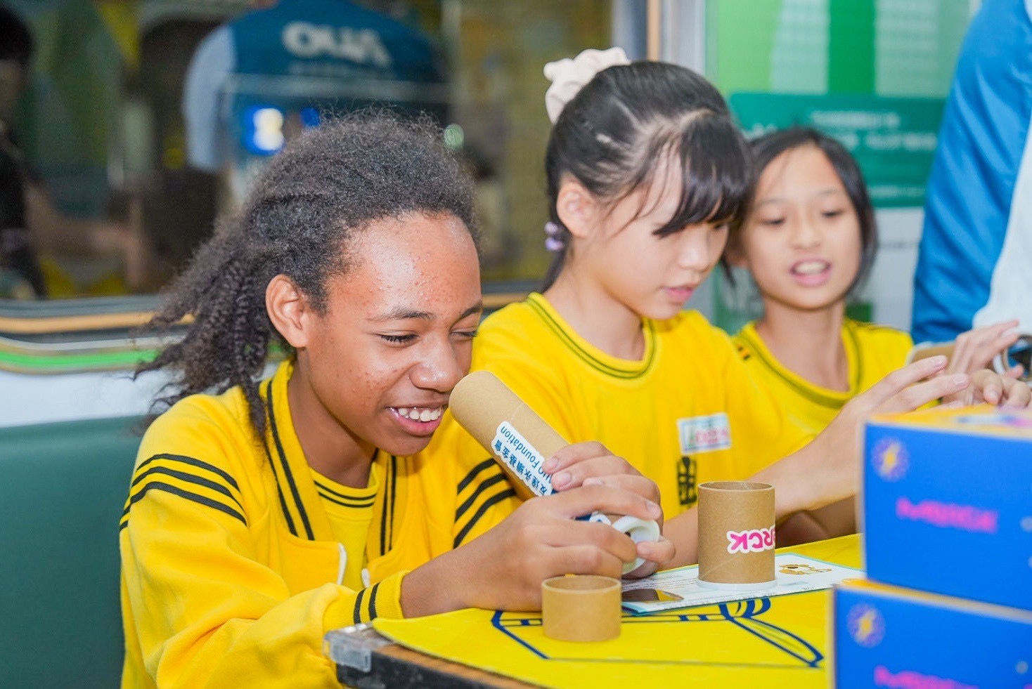 ���_�cĬ�˷քe���ղ���ʹ�õ�ƫ��Ƭ��Һ���@ʾģ�M���OӋ����n�̡����D���c霡���׌�W�����H���u��ƫ���f��Ͳ�c����Һ���@ʾ�������`ѭ�h���������m����