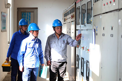國網(wǎng)寧海縣供電公司 用電安全“智囊團(tuán)”進(jìn)車間，精準(zhǔn)把脈守護(hù)企業(yè)用電安全